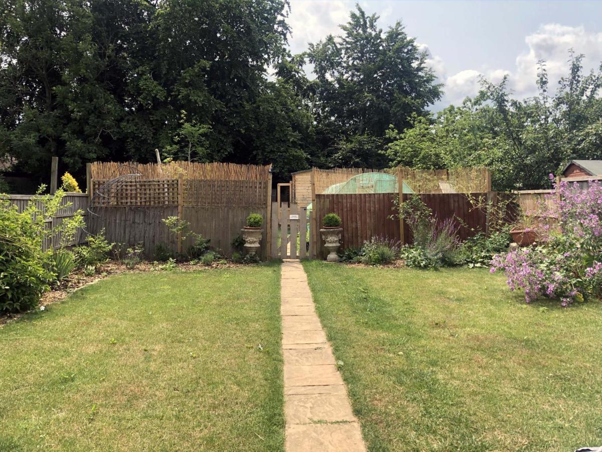 Cosy Garden Log Cabin Salisbury Dış mekan fotoğraf