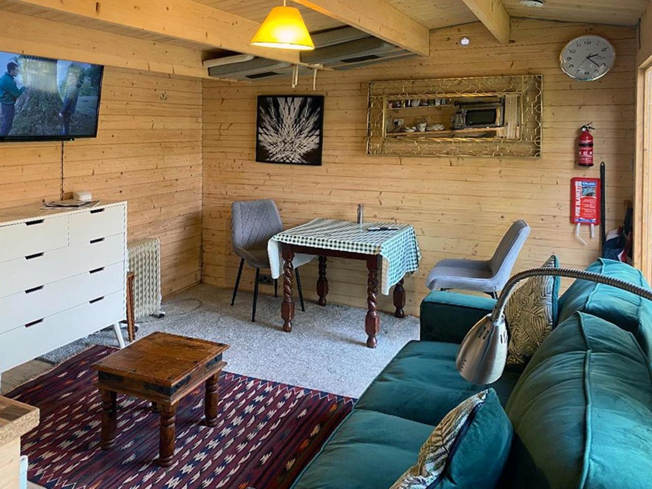 Cosy Garden Log Cabin Salisbury Dış mekan fotoğraf