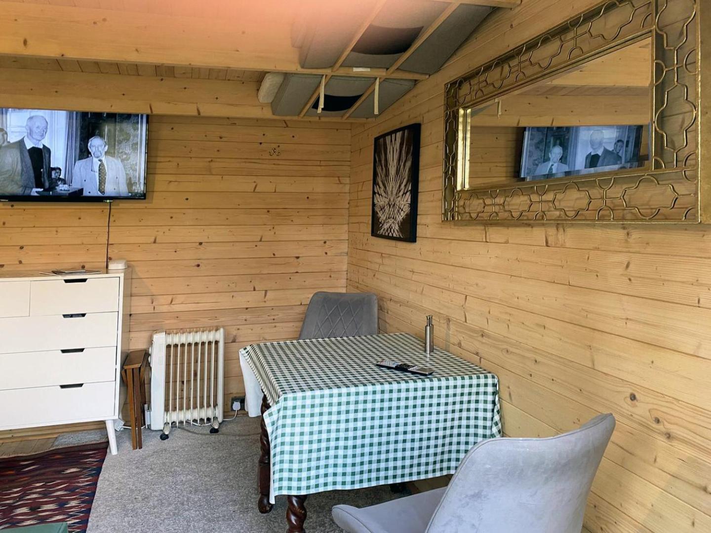 Cosy Garden Log Cabin Salisbury Dış mekan fotoğraf